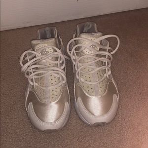 SOLD - NIKE Huarache